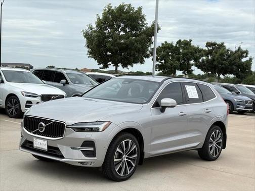 2022 Volvo XC60 B5 Momentum