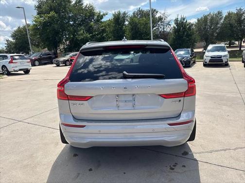 2022 Volvo XC60 B5 Momentum