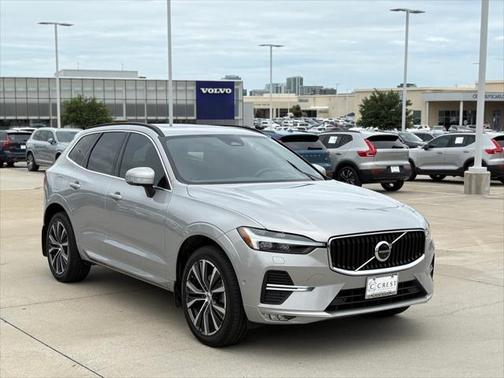 2022 Volvo XC60 B5 Momentum