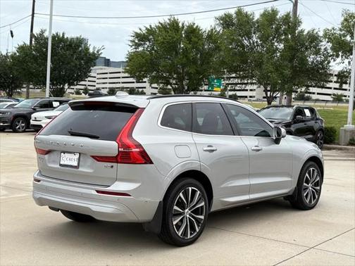 2022 Volvo XC60 B5 Momentum