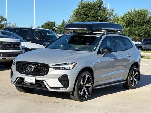 2022 Volvo XC60 B6 R-Design