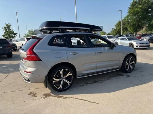2022 Volvo XC60 B6 R-Design