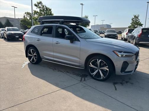 2022 Volvo XC60 B6 R-Design