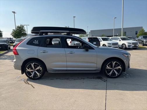 2022 Volvo XC60 B6 R-Design
