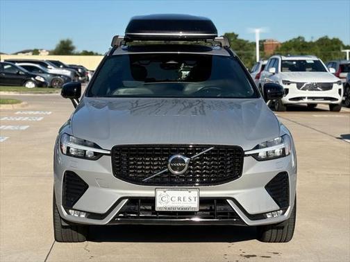 2022 Volvo XC60 B6 R-Design