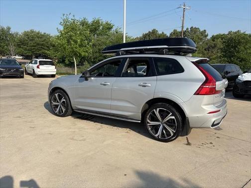 2022 Volvo XC60 B6 R-Design