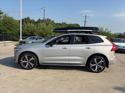2022 Volvo XC60 B6 R-Design