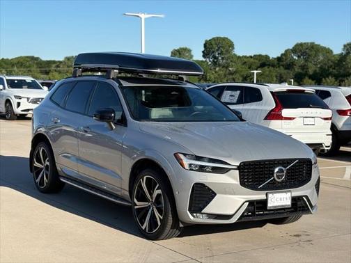 2022 Volvo XC60 B6 R-Design
