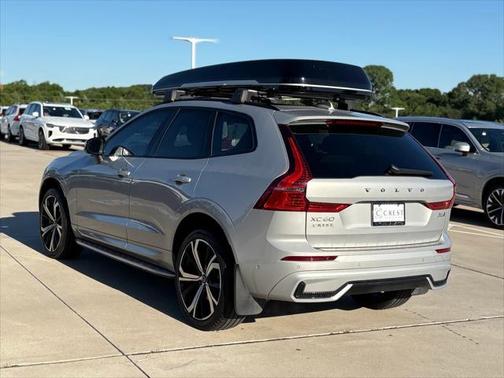 2022 Volvo XC60 B6 R-Design