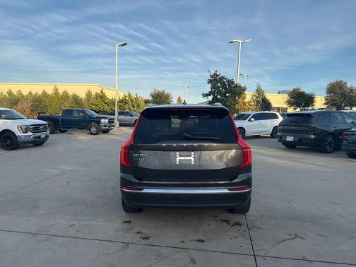 2024 Volvo XC90 B6 Plus Bright Theme