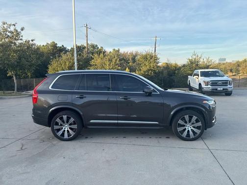 2024 Volvo XC90 B6 Plus Bright Theme