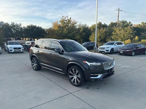 2024 Volvo XC90 B6 Plus Bright Theme