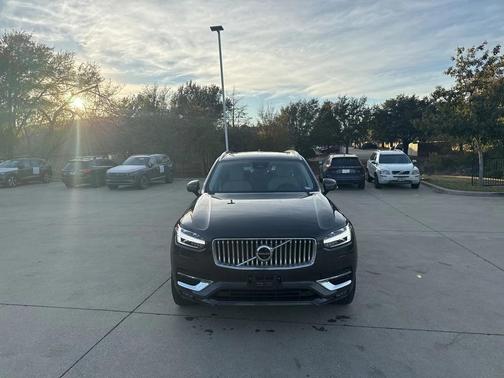 2024 Volvo XC90 B6 Plus Bright Theme