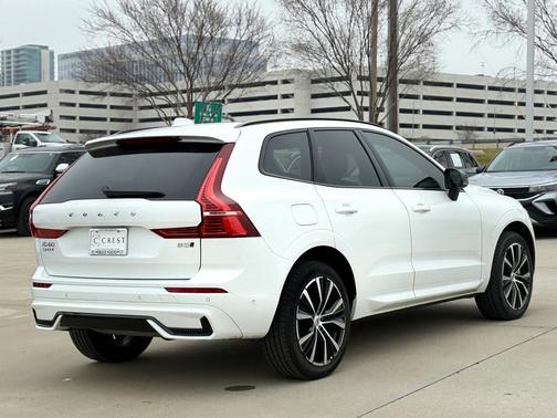 2025 Volvo XC60 B5 Plus