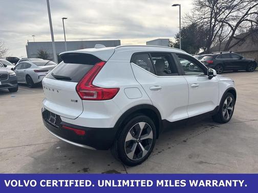 2023 Volvo XC40 B5 Plus Bright Theme