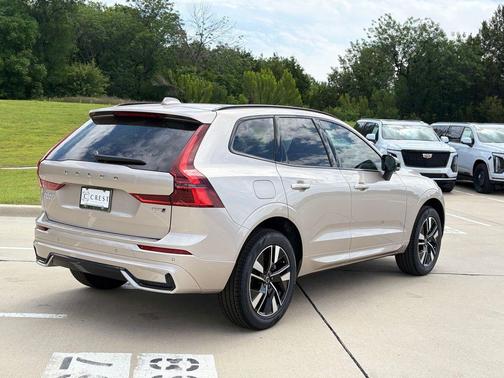 Bright Dusk 2026 Volvo XC60 B5 Core