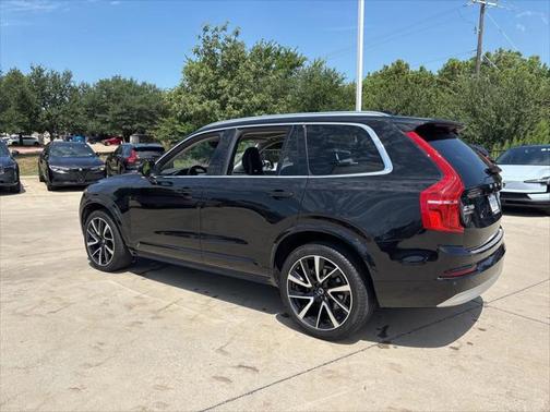 2022 Volvo XC90 T6 Momentum