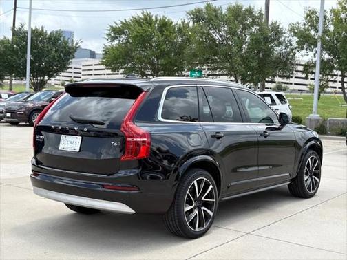 2022 Volvo XC90 T6 Momentum