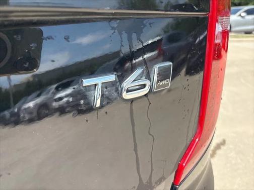 2022 Volvo XC90 T6 Momentum
