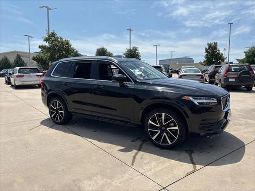 2022 Volvo XC90 T6 Momentum