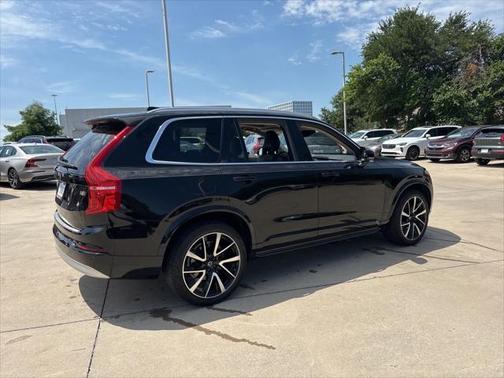 2022 Volvo XC90 T6 Momentum