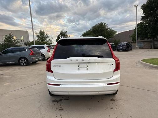 2022 Volvo XC90 T6 Momentum