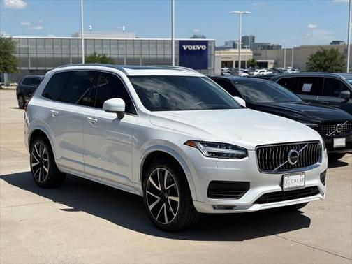 2022 Volvo XC90 T6 Momentum