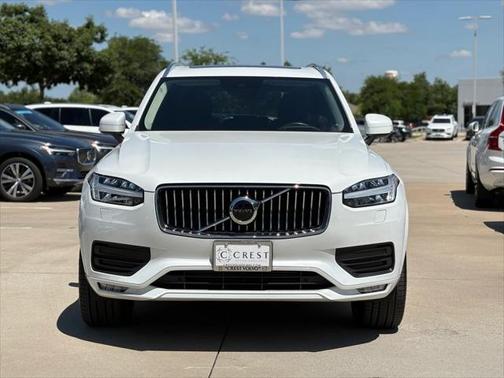 2022 Volvo XC90 T6 Momentum