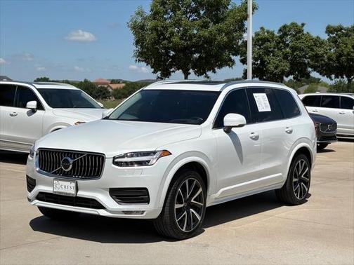 2022 Volvo XC90 T6 Momentum