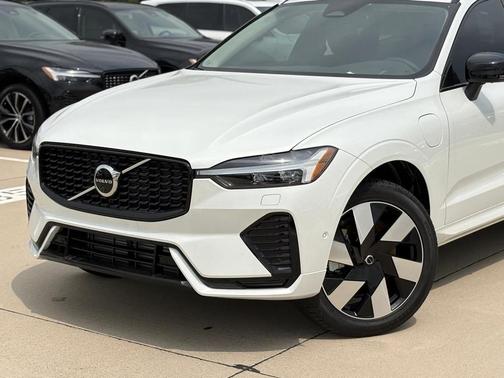 2025 Volvo XC60 Plug-In Hybrid T8 Plus