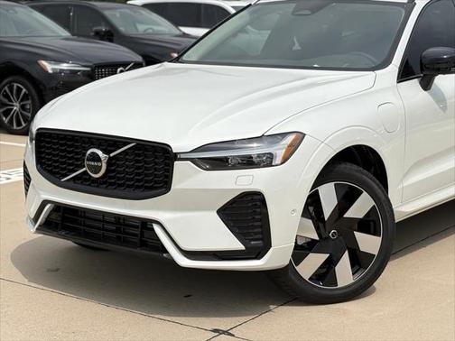 2025 Volvo XC60 Plug-In Hybrid T8 Plus