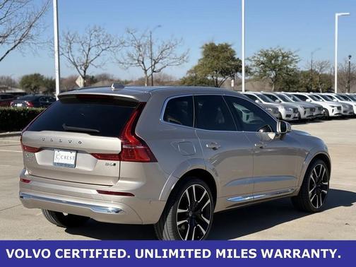 2023 Volvo XC60 B6 Ultimate Bright Theme