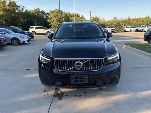 2025 Volvo XC40 B5 AWD