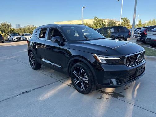 2025 Volvo XC40 B5 AWD