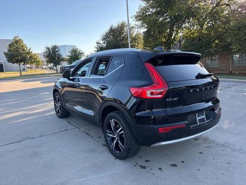 2025 Volvo XC40 B5 AWD