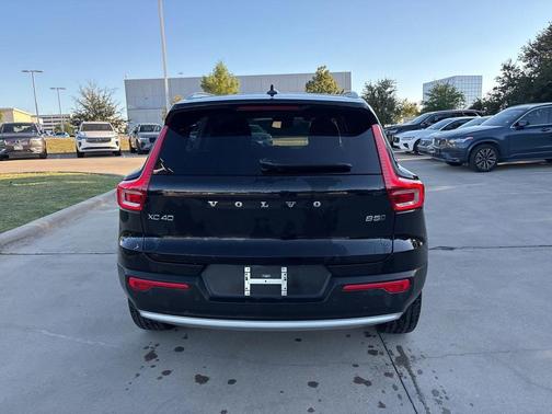 2025 Volvo XC40 B5 AWD