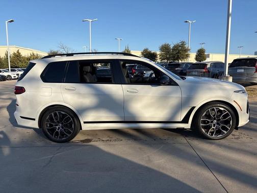 2024 BMW X7 M60i