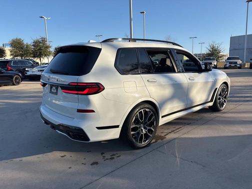 2024 BMW X7 M60i