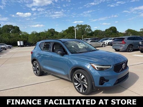 Blue Metallic 2023 Volvo XC40 Ultimate