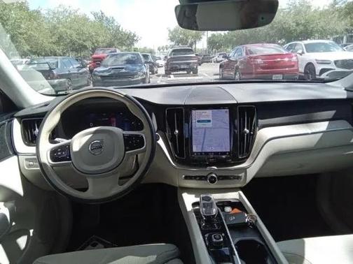 2022 Volvo XC60 B6 Inscription