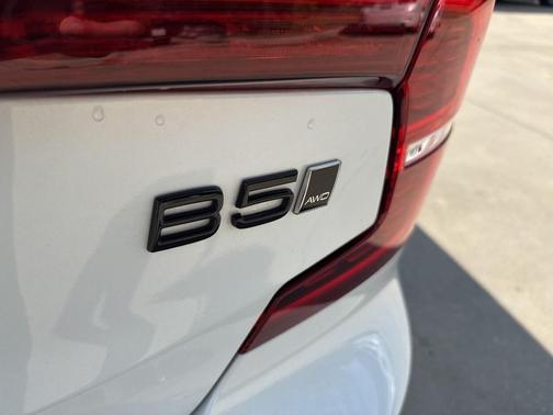 2023 Volvo S60 B5 Plus Black Edition
