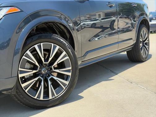 2022 Volvo XC90 T6 Momentum