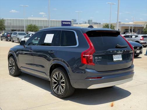 2022 Volvo XC90 T6 Momentum