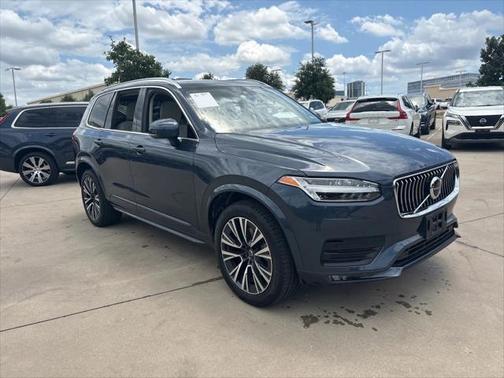2022 Volvo XC90 T6 Momentum
