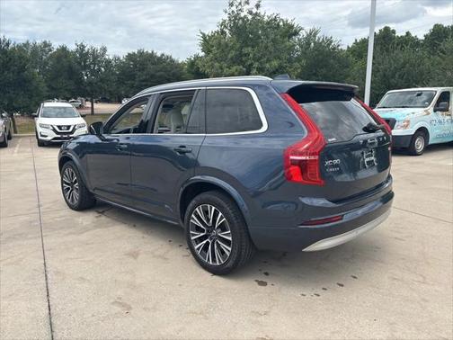 2022 Volvo XC90 T6 Momentum