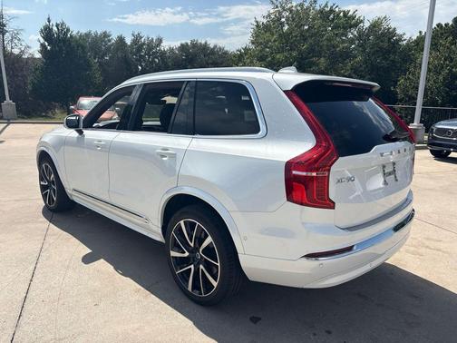 Crystal White Metallic 2023 Volvo XC90 B6 Plus 7-Seater