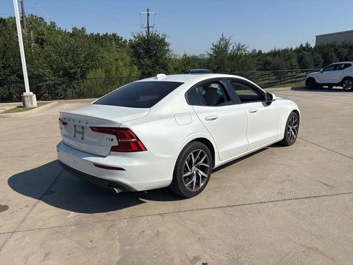2020 Volvo S60 T6 Momentum