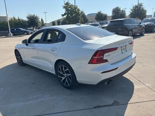 2020 Volvo S60 T6 Momentum