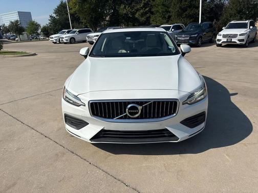 2020 Volvo S60 T6 Momentum