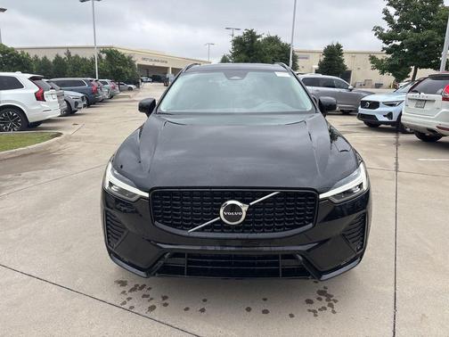 Onyx Black Metallic 2025 Volvo XC60 B5 AWD